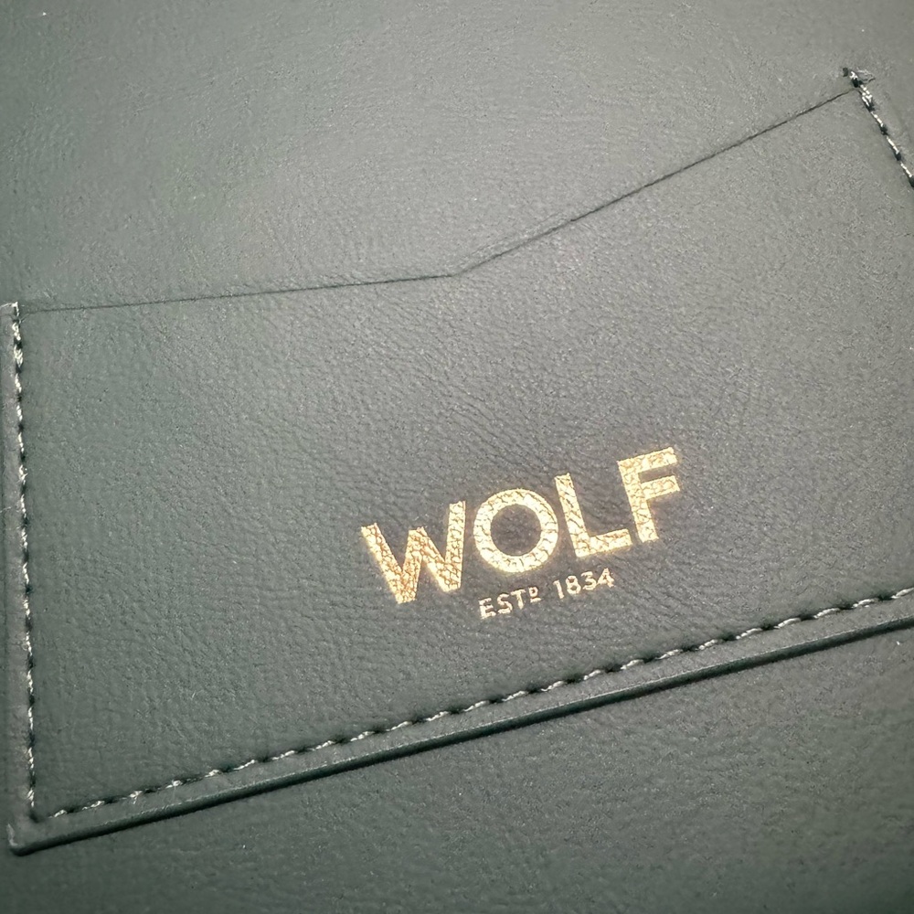 WOLF Signature IPad Tech Case - Picture 4 of 7